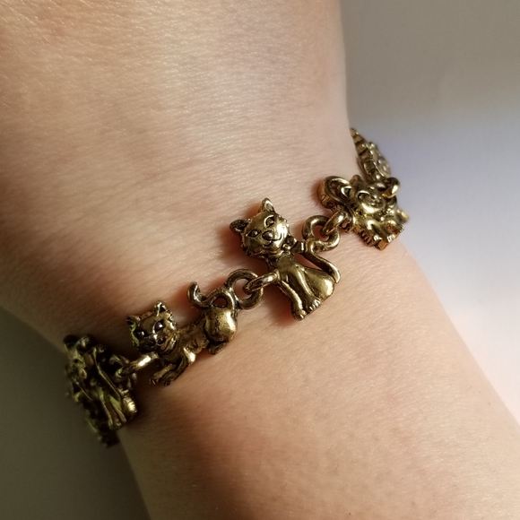 Relisted -Vintage cat bracelet Gold Tone playful kitty BG - Picture 3 of 15